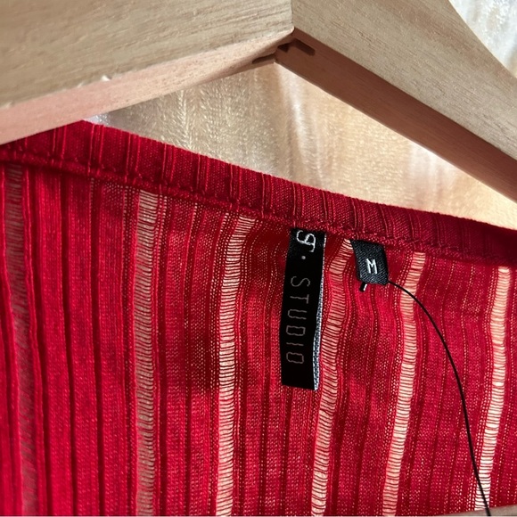 ST. Studio Ribbed V-Neck Top Bell Sleeves‎ Shirt Scarlet Red NWT Size M - Picture 3 of 5